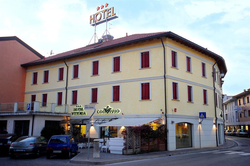 Hotel Vittoria San Giórgio di Nogaro Exteriör bild