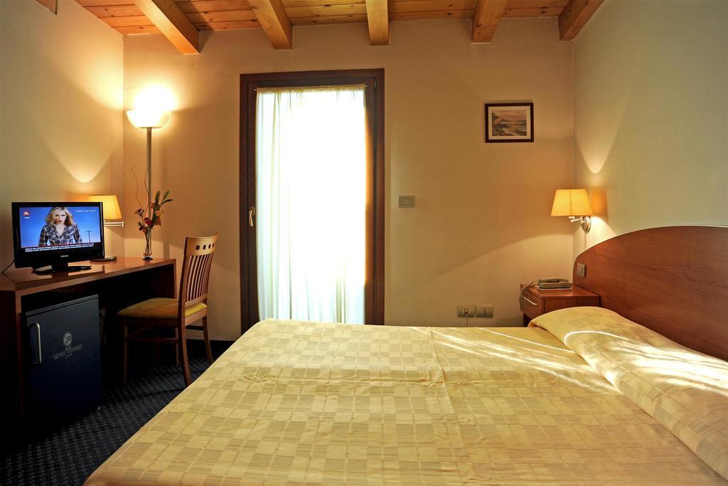 Hotel Vittoria San Giórgio di Nogaro Rum bild