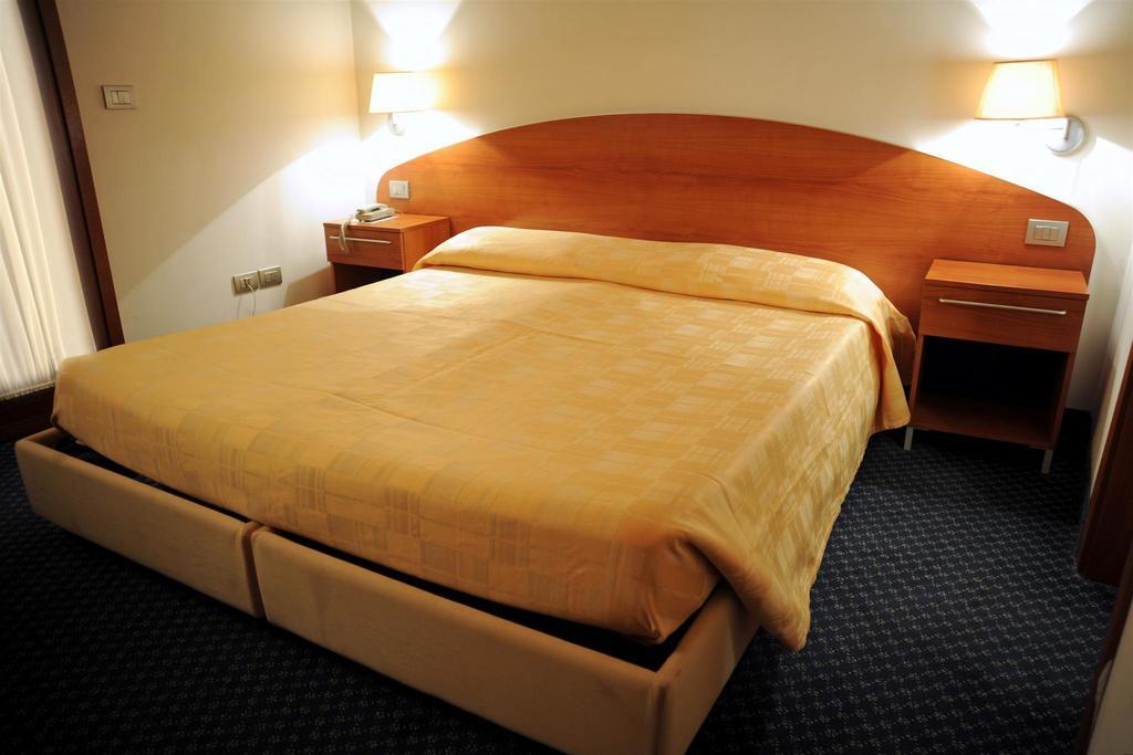 Hotel Vittoria San Giórgio di Nogaro Rum bild