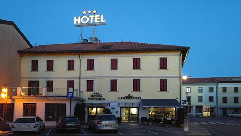 Hotel Vittoria San Giórgio di Nogaro Exteriör bild